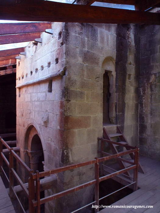 PRIMER CUERPO DE LA TORRE CON ACCESO A SU ESCALERA